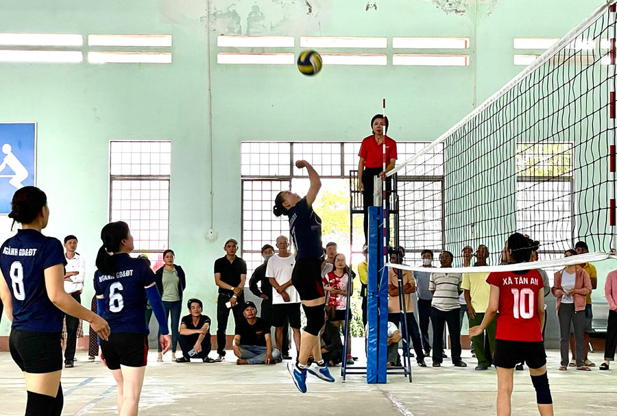 Huyện Đak Pơ tổ chức giải bóng chuyền nữ năm 2023, góp phần đẩy mạnh phong trào TDTT trên địa bàn. Ảnh: N.M Huyện Đak Pơ tổ chức giải bóng chuyền nữ năm 2023, góp phần đẩy mạnh phong trào TDTT trên địa bàn. Ảnh: N.M