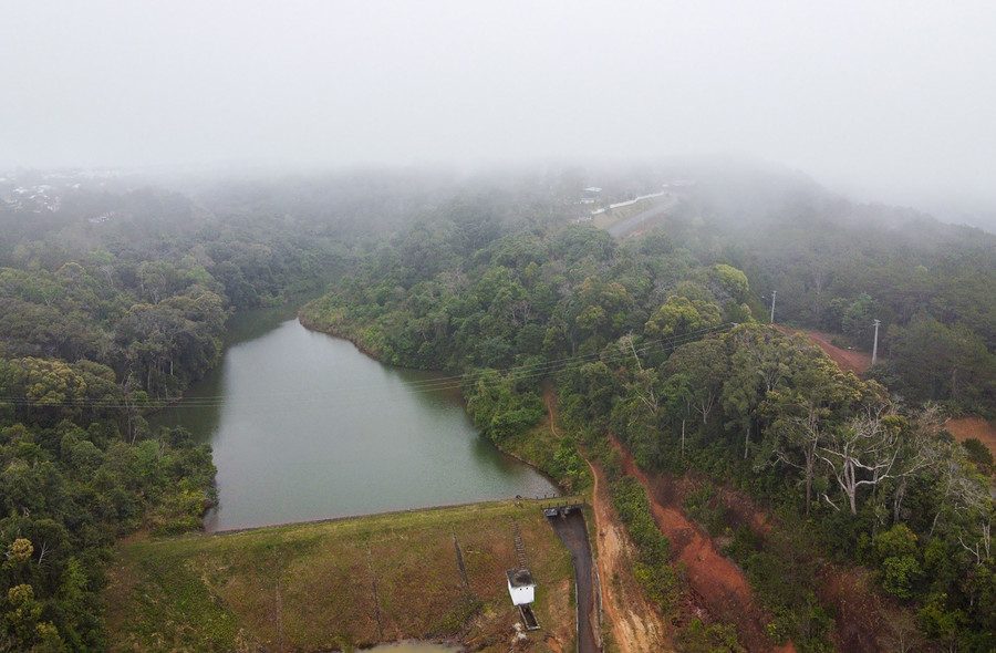 Thị trấn Măng Đen bồng bềnh sương mây vào lúc bình minh. Thị trấn Măng Đen bồng bềnh sương mây vào lúc bình minh.