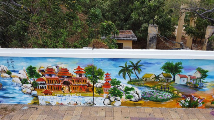 Thắng cảnh Ninh Thuận trên bức tường bích hoạ. Ảnh: Trường Nguyên Thắng cảnh Ninh Thuận trên bức tường bích hoạ. Ảnh: Trường Nguyên