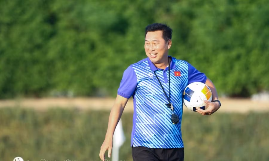 Ông Hứa Hiền Vinh trở thành HLV Đội tuyển U19 Việt Nam. (Nguồn: VFF)