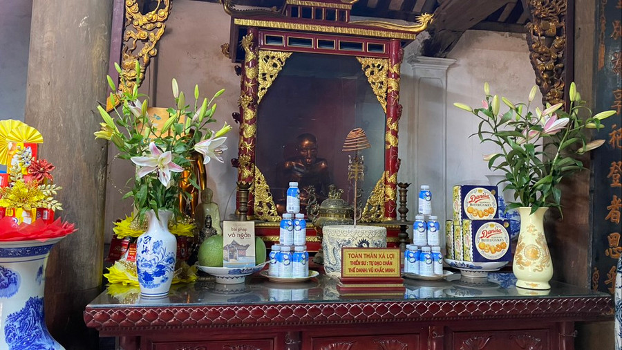 Toàn thân xá lợi thiền sư Vũ Khắc Minh. (Ảnh: Bích Hằng/Vietnam+) Toàn thân xá lợi thiền sư Vũ Khắc Minh. (Ảnh: Bích Hằng/Vietnam+)