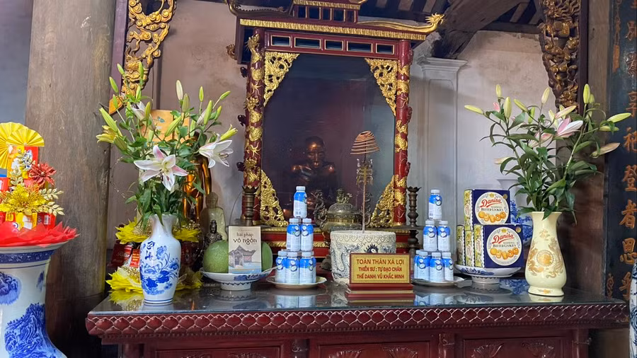 Toàn thân xá lợi thiền sư Vũ Khắc Minh. (Ảnh: Bích Hằng/Vietnam+)