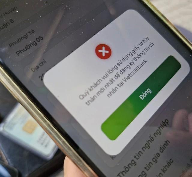 Không ít người gặp khó khăn trong quá trình cập nhật sinh trắc học. Ảnh THANH NAM