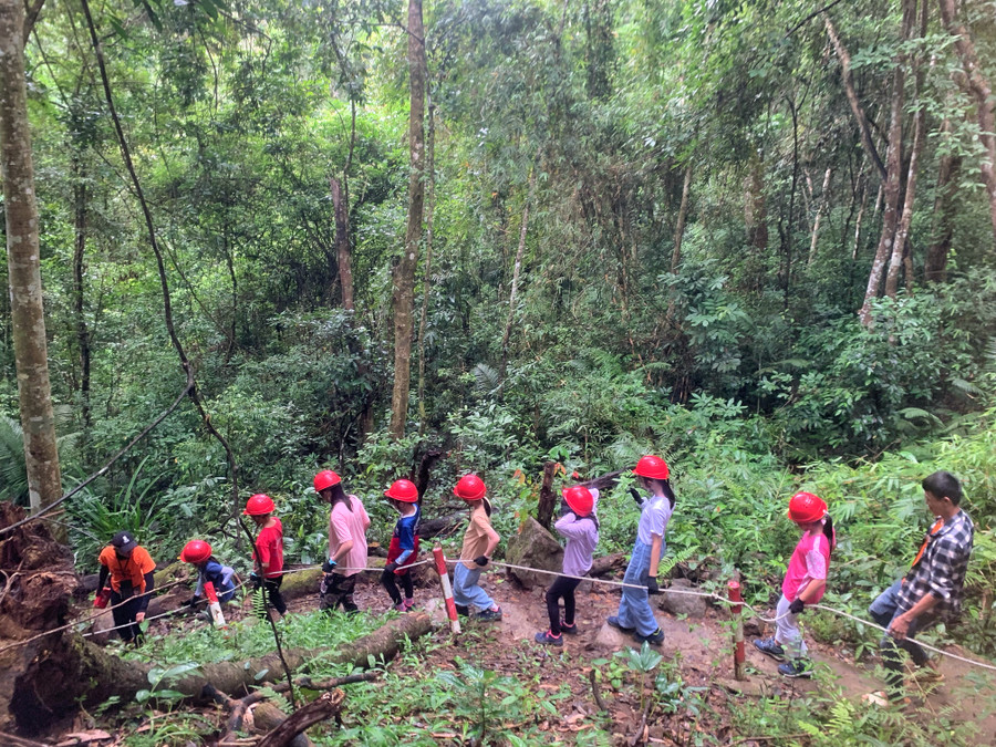 Trại hè giúp thiếu nhi kết nối với thiên nhiên hoang dã và rèn luyện kỹ năng sinh tồn. Ảnh: Minh Châu Trại hè giúp thiếu nhi kết nối với thiên nhiên hoang dã và rèn luyện kỹ năng sinh tồn. Ảnh: Minh Châu