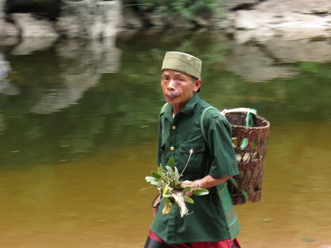 Đinh Rầu, người thông thái nhất bản