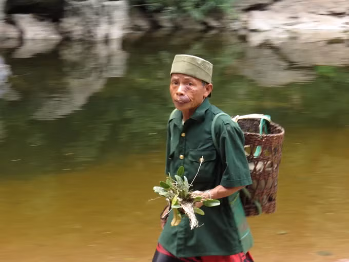 Đinh Rầu, người thông thái nhất bản