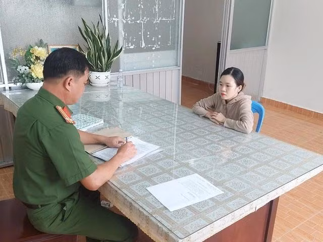 Bị can Nguyễn Thị Trang Anh tại cơ quan công an. CÔNG AN CUNG CẤP