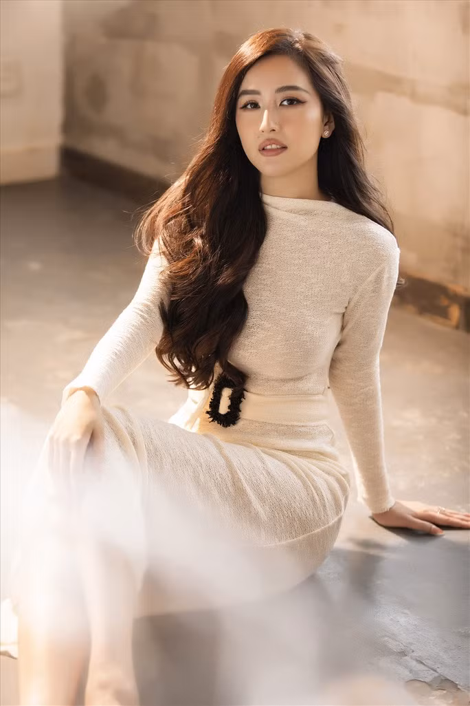 Dù ít hoạt động nghệ thuật nhưng cô là hoa hậu nhận được nhiều sự quan tâm của công chúng