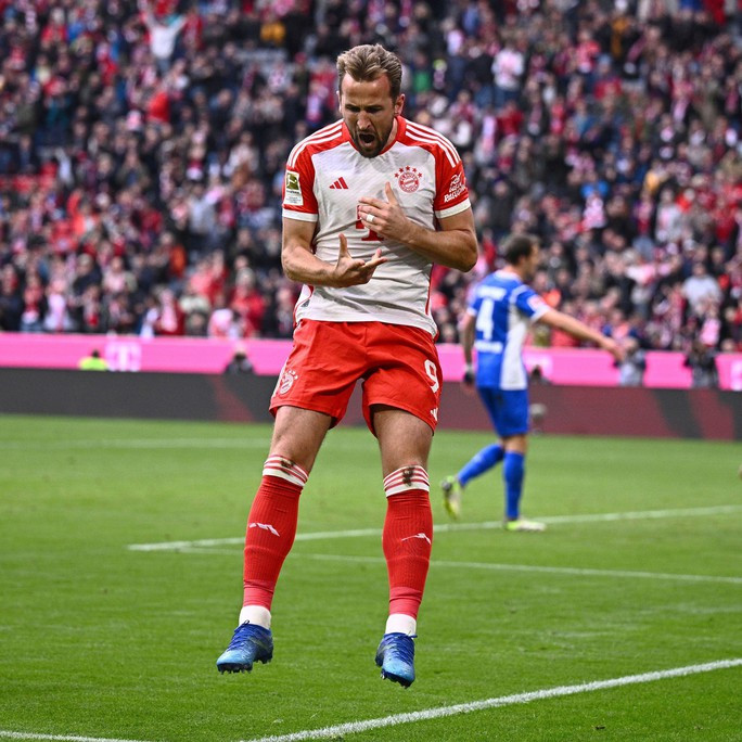 Messi có bóng vàng, nhưng ai là cầu thủ xuất sắc nhất lúc này? - Ảnh 3. Harry Kane đã chứng minh khả năng của mình khi liên tiếp xô đổ các kỷ lục về bàn thắng tại Bundesliga