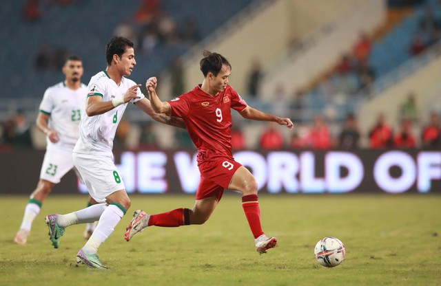 Tuyển Việt Nam lần đầu tiên trong lịch sử được trải nghiệm một bầu không khí mới lạ trên sân đấu (Ảnh: VFF)