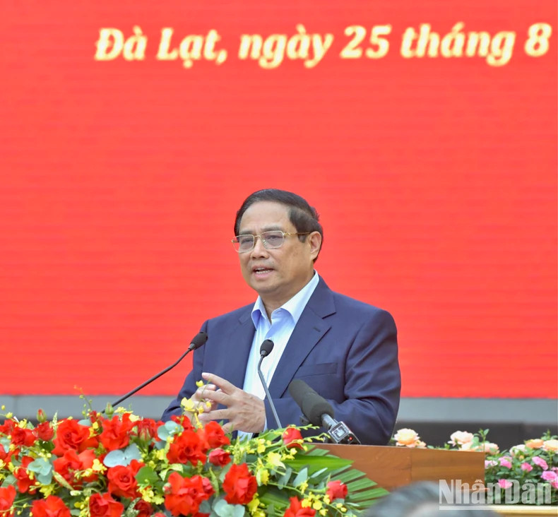 Thủ tướng Phạm Minh Chính phát biểu ý kiến kết luận Hội nghị. (Ảnh: Thanh Giang) Thủ tướng Phạm Minh Chính phát biểu ý kiến kết luận Hội nghị. (Ảnh: Thanh Giang)