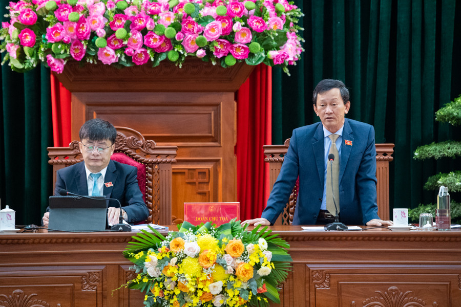 Đồng chí Dương Văn Trang - Bí thư Tỉnh ủy, Chủ tịch HĐND tỉnh Kon Tum phát biểu quán triệt trước khi lấy phiếu tín nhiệm. Ảnh: Đức Thành
