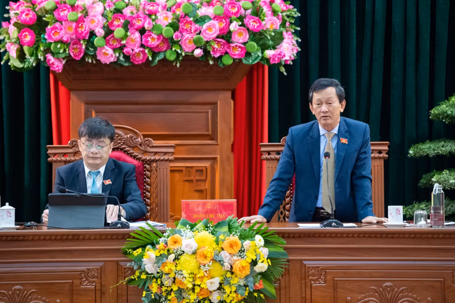 Đồng chí Dương Văn Trang - Bí thư Tỉnh ủy, Chủ tịch HĐND tỉnh Kon Tum phát biểu quán triệt trước khi lấy phiếu tín nhiệm. Ảnh: Đức Thành