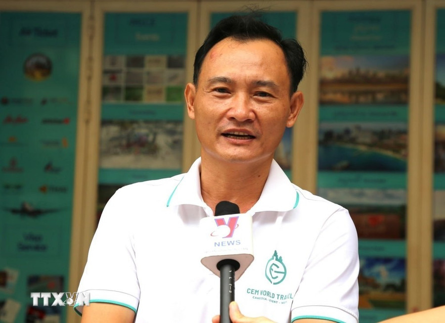 Ông Eang Ra, người Campuchia gốc Việt ở thủ đô Phnom Penh (Campuchia), bày tỏ tình cảm vô cùng tiếc thương và tin tưởng những di sản Tổng Bí thư Nguyễn Phú Trọng để lại sẽ luôn sống mãi. (Ảnh: Hoàng Minh/TTXVN) Ông Eang Ra, người Campuchia gốc Việt ở thủ đô Phnom Penh (Campuchia), bày tỏ tình cảm vô cùng tiếc thương và tin tưởng những di sản Tổng Bí thư Nguyễn Phú Trọng để lại sẽ luôn sống mãi. (Ảnh: Hoàng Minh/TTXVN)