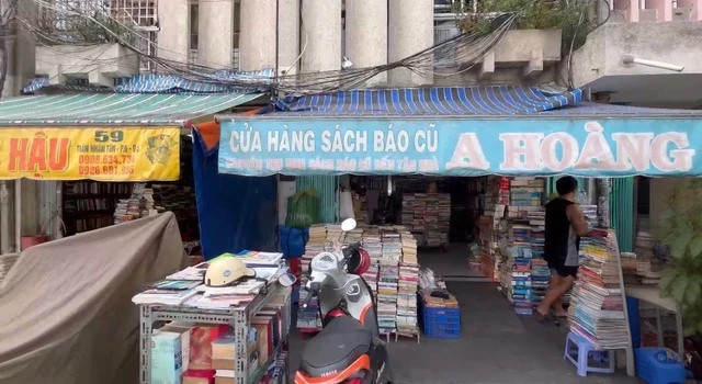 Tiệm sách cũ A Hoàng đã từng xuất hiện trong nhiều sản phẩm âm nhạc, phim truyện. Ảnh: THÁI THANH Tiệm sách cũ A Hoàng đã từng xuất hiện trong nhiều sản phẩm âm nhạc, phim truyện. Ảnh: THÁI THANH