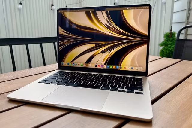 MacBook Air 15 inch trở thành lựa chọn hấp dẫn cho những ai cần MacBook màn hình lớn với chi phí vừa phải. Ảnh: APPLE