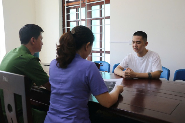 Cơ quan công an làm việc với đối tượng cầm đầu Trần Vũ Toàn. Ảnh: V. Hậu Cơ quan công an làm việc với đối tượng cầm đầu Trần Vũ Toàn. Ảnh: V. Hậu