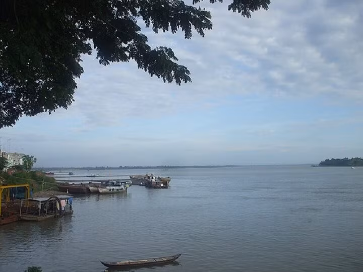 Sông Tiền, đoạn chạy qua Tân Châu, Việt Nam.