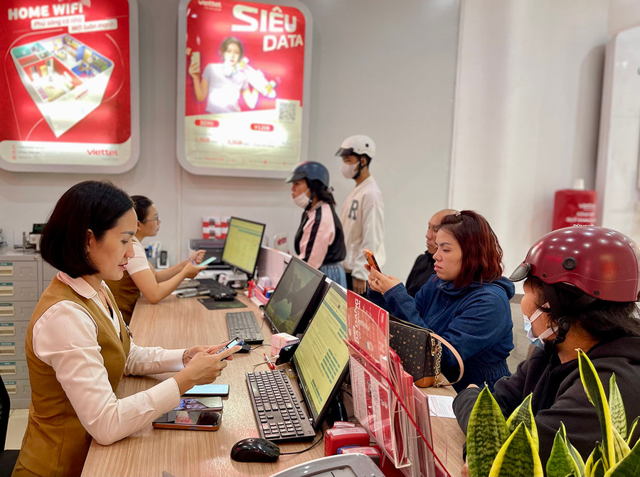 Viettel Gia Lai đang nỗ lực hỗ trợ người dân trên địa bàn chuyển đổi từ thuê bao 2G lên 4G. Ảnh: V.T