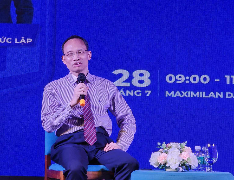 Tiến sĩ Cấn Văn Lực trao đổi về thị trường bất động sản. Ảnh: Thùy Trang Tiến sĩ Cấn Văn Lực trao đổi về thị trường bất động sản. Ảnh: Thùy Trang