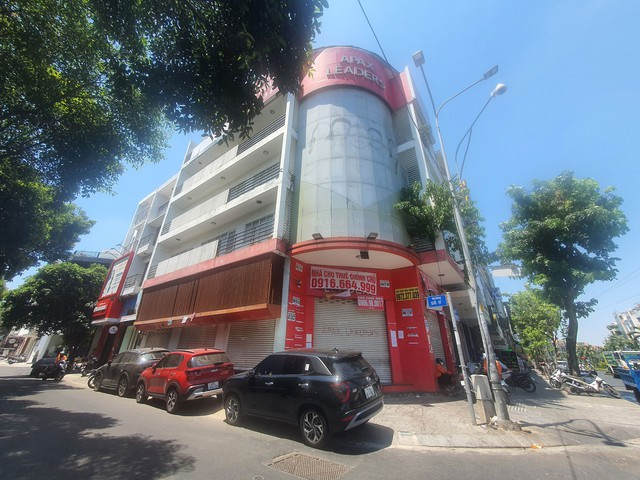 Một trong số hàng loạt trung tâm ngoại ngữ Apax Leaders tại TP HCM đóng cửa. (Ảnh chụp chiều 26-3). Ảnh: ĐẶNG TRINH