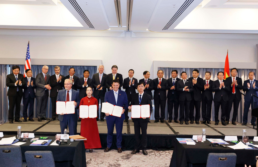 Chủ tịch nước Võ Văn Thưởng chứng kiến lễ trao Biên bản ghi nhớ hợp tác giữa các đối tác Việt Nam và Hoa Kỳ. (Ảnh: Thống Nhất/TTXVN) Chủ tịch nước Võ Văn Thưởng chứng kiến lễ trao Biên bản ghi nhớ hợp tác giữa các đối tác Việt Nam và Hoa Kỳ. (Ảnh: Thống Nhất/TTXVN)