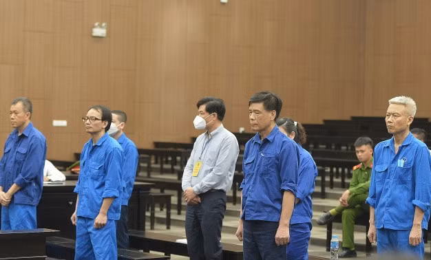 Các bị cáo trong vụ Cienco 1 nghe tòa tuyên án. Ảnh: Quang Việt
