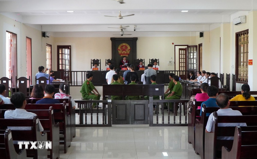 Quang cảnh phiên tòa sáng 3/5. (Ảnh: Nhựt An/TTXVN)