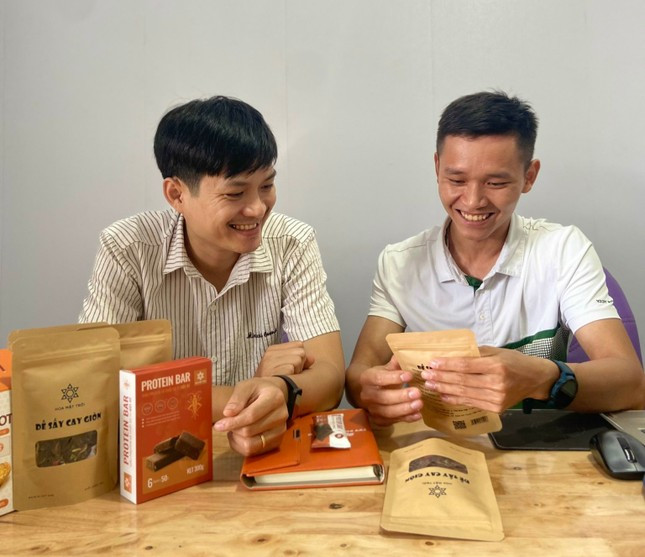 Dự án “Chăn nuôi dế mèn và các sản phẩm từ dế” của anh Đặng Đình Luân được tham gia vòng chung kết Dự án khởi nghiệp thanh niên nông thôn Dự án “Chăn nuôi dế mèn và các sản phẩm từ dế” của anh Đặng Đình Luân được tham gia vòng chung kết Dự án khởi nghiệp thanh niên nông thôn