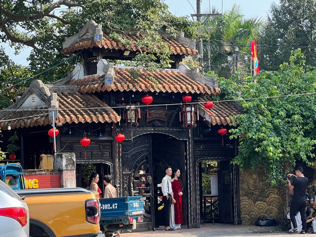 Quán cà phê "mọc" trong khuôn viên bảo tàng. Ảnh: T.Trực Quán cà phê "mọc" trong khuôn viên bảo tàng. Ảnh: T.Trực