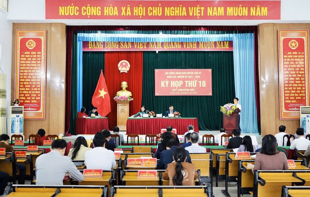 Các đại biểu Hội đồng nhân dân huyện Tân Kỳ tham gia kỳ họp thứ 10. Ảnh: Trung tâm VHTT huyện Tân Kỳ Các đại biểu Hội đồng nhân dân huyện Tân Kỳ tham gia kỳ họp thứ 10. Ảnh: Trung tâm VHTT huyện Tân Kỳ