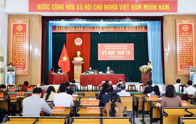 Các đại biểu Hội đồng nhân dân huyện Tân Kỳ tham gia kỳ họp thứ 10. Ảnh: Trung tâm VHTT huyện Tân Kỳ