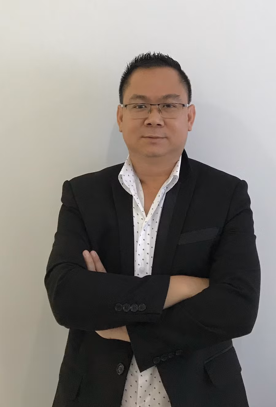 Đạo diễn, nhà sản xuất phim Cao Tùng. Đạo diễn, nhà sản xuất phim Cao Tùng.