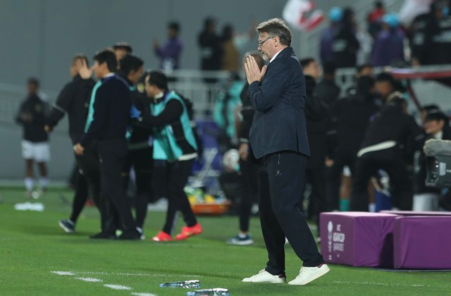 HLV Troussier bị chỉ trích vì không tin dùng các cầu thủ kỳ cựu HLV Troussier bị chỉ trích vì không tin dùng các cầu thủ kỳ cựu