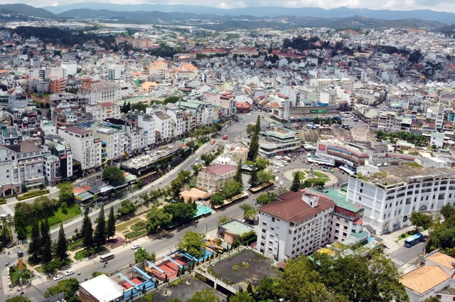 Sau khi sáp nhập huyện Lạc Dương, TP Đà Lạt có tổng diện tích 1.704 km2. Sau khi sáp nhập huyện Lạc Dương, TP Đà Lạt có tổng diện tích 1.704 km2.