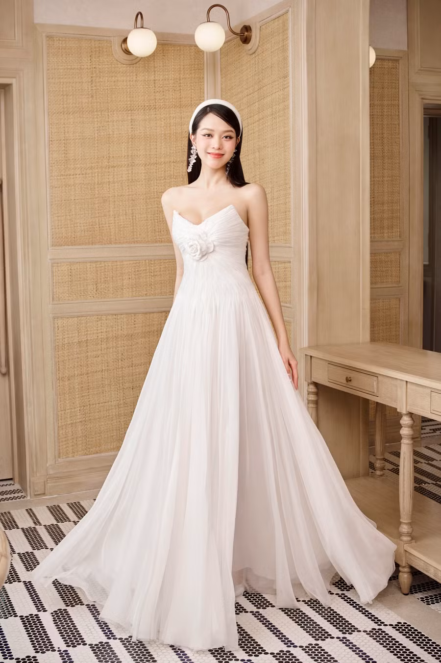 Vừa qua, Thanh Thủy chia sẻ cảm nghĩ của mình sau một năm đăng quang Hoa hậu Việt Nam 2022. Cô viết: "Một năm trôi qua nhưng cảm xúc trong lòng Thủy vẫn nguyên vẹn như thời điểm đó, xao xuyến, tự hào, bồi hồi và xen lẫn xúc động. Mỗi khoảnh khắc trong hành trình này đều là một hồi ức đáng quý, đánh dấu sự trưởng thành của Thủy trong suốt quãng thời gian qua". ẢNH:NVCC