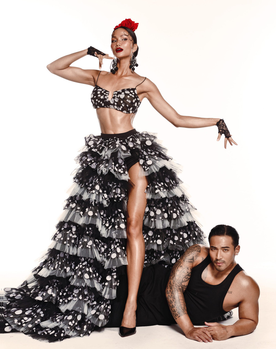 Nói về lý do chọn chủ đề về “các giai đoạn tình yêu của người phụ nữ&quot;, H&apos;Hen Niê cho biết trong cuộc sống, cô đã nghe bạn bè kể lại hoặc chứng kiến những câu chuyện tình yêu xảy ra xung quanh. Vì vậy, hoa hậu 9X có thể hiểu được những cảm xúc của người phụ nữ trong tình yêu nên mong muốn bộc lộ. Ảnh: Milor Trần