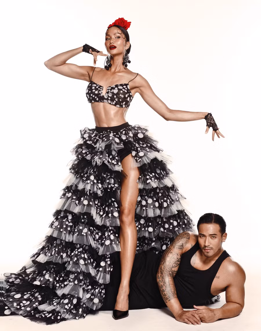 Nói về lý do chọn chủ đề về “các giai đoạn tình yêu của người phụ nữ", H'Hen Niê cho biết trong cuộc sống, cô đã nghe bạn bè kể lại hoặc chứng kiến những câu chuyện tình yêu xảy ra xung quanh. Vì vậy, hoa hậu 9X có thể hiểu được những cảm xúc của người phụ nữ trong tình yêu nên mong muốn bộc lộ. Ảnh: Milor Trần