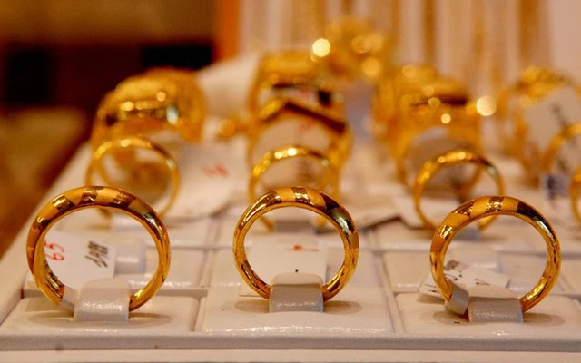 Hôm nay (19-8), giá vàng nhẫn tròn trơn đồng loạt tăng. Ảnh: Ngọc Mai/TPO