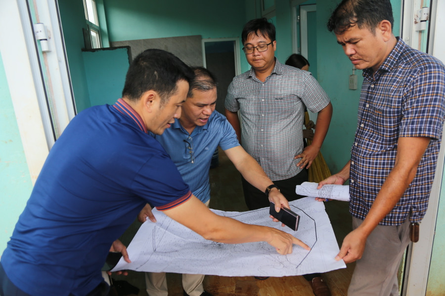 Ngành chức năng đang kiểm tra dự án để lên phương án ứng phó. Ngành chức năng đang kiểm tra dự án để lên phương án ứng phó.