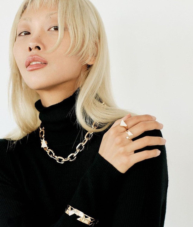 Những người có tone da lạnh hoặc da sẫm màu quá cũng sẽ không phù hợp với màu tóc này bởi sẽ dẫn đến sự xung đột hoặc tương phản giữa da và tóc khiến gương mặt trở nên nhợt nhạt, thiếu sức sống Những người có tone da lạnh hoặc da sẫm màu quá cũng sẽ không phù hợp với màu tóc này bởi sẽ dẫn đến sự xung đột hoặc tương phản giữa da và tóc khiến gương mặt trở nên nhợt nhạt, thiếu sức sống