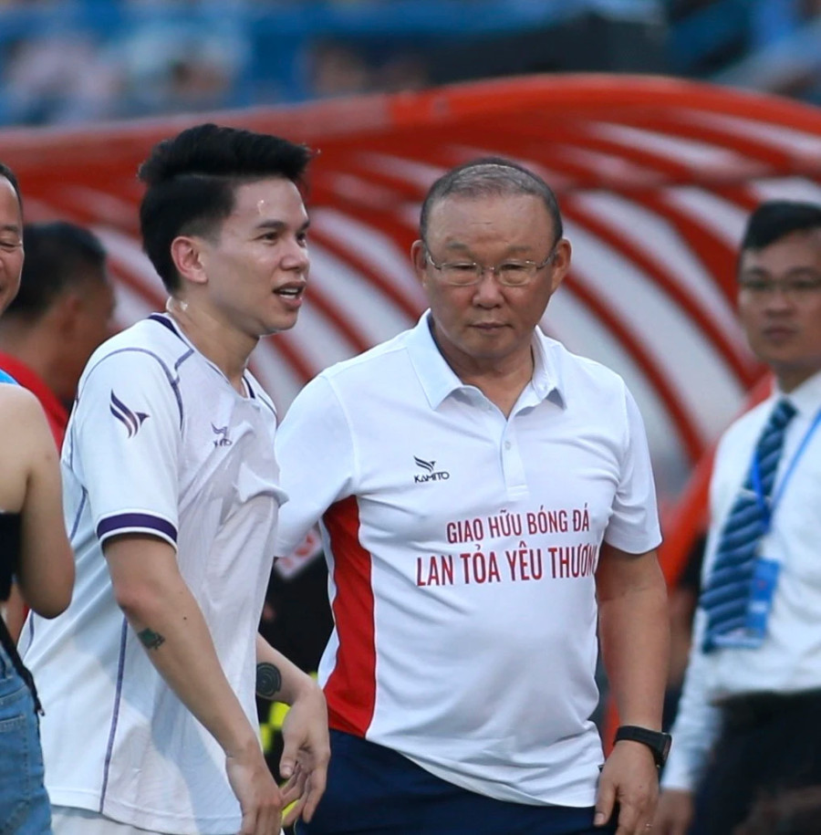 Ban đầu, HLV Park Hang-seo xuất hiện với tư cách HLV trưởng đội Lan Tỏa. Ảnh Khang Nguyên Ban đầu, HLV Park Hang-seo xuất hiện với tư cách HLV trưởng đội Lan Tỏa. Ảnh Khang Nguyên