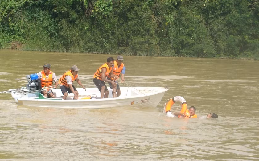 Thời gian qua, các ngành, địa phương tại Gia Lai cũng đã tổ chức tập huấn trang bị kiến thức, diễn tập ứng phó với thiên tai như bão lụt, sạt lở đất. Ảnh: Thiên Di