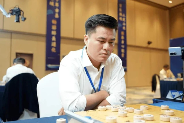 Lại Lý Huynh góp công quan trọng mang về chức vô địch cho Hàng Châu Lại Lý Huynh góp công quan trọng mang về chức vô địch cho Hàng Châu