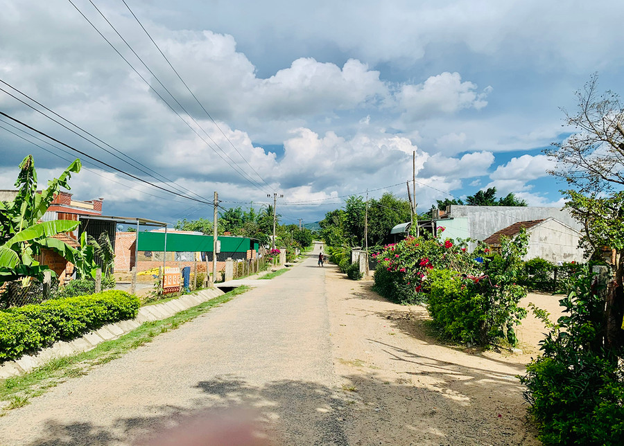Huyện Đak Pơ và xã Yang Bắc đang tập trung nguồn lực giúp làng Bung Bang Hven đạt chuẩn nông thôn mới vào cuối năm 2023. Ảnh: Nhật Hào