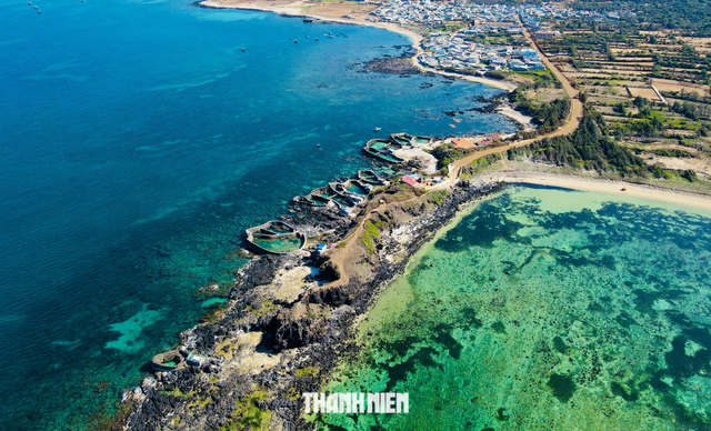 Khu Mộ thầy ở xã Long Hải, phía bắc đảo Phú Quý. Ảnh: Quế Hà Khu Mộ thầy ở xã Long Hải, phía bắc đảo Phú Quý. Ảnh: Quế Hà