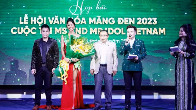 Hoa hậu H'Hen Niê tại buổi họp báo Lễ hội văn hóa Măng Đen. Ảnh: ĐỨC NHẬT