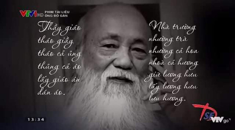 PGS Văn Như Cương từng nhận được vế đối “Thầy giáo tháo giầy, tháo cả ủng - thủng cả áo, lấy giáo án dán áo&quot; và đối lại là “Nhà trường nhường trà, nhường cả hoa - nhoà cả hương, ôm lương hưu lưu hương&quot;.
