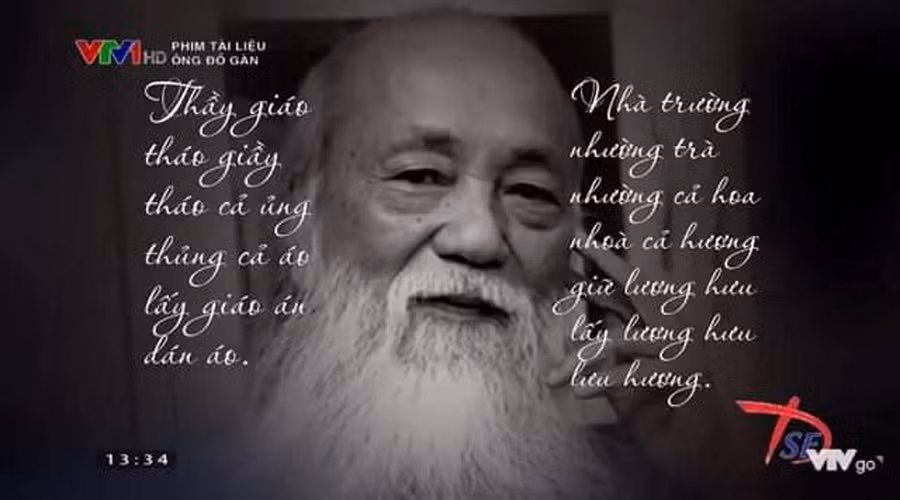 PGS Văn Như Cương từng nhận được vế đối “Thầy giáo tháo giầy, tháo cả ủng - thủng cả áo, lấy giáo án dán áo" và đối lại là “Nhà trường nhường trà, nhường cả hoa - nhoà cả hương, ôm lương hưu lưu hương".