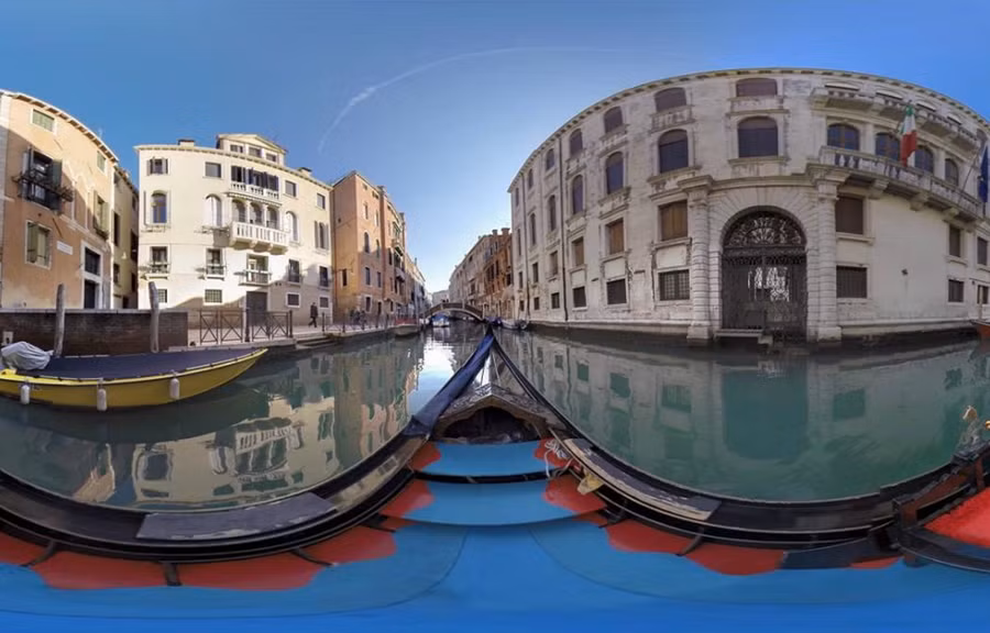 Hình ảnh điểm đến qua lăng kính thực tế ảo mang đến trải nghiệm sống động cho du khách. (Ảnh: CTV/Vietnam+)